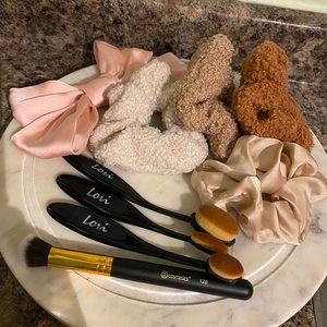 Brand New Srunchies & Makeup Brushes
